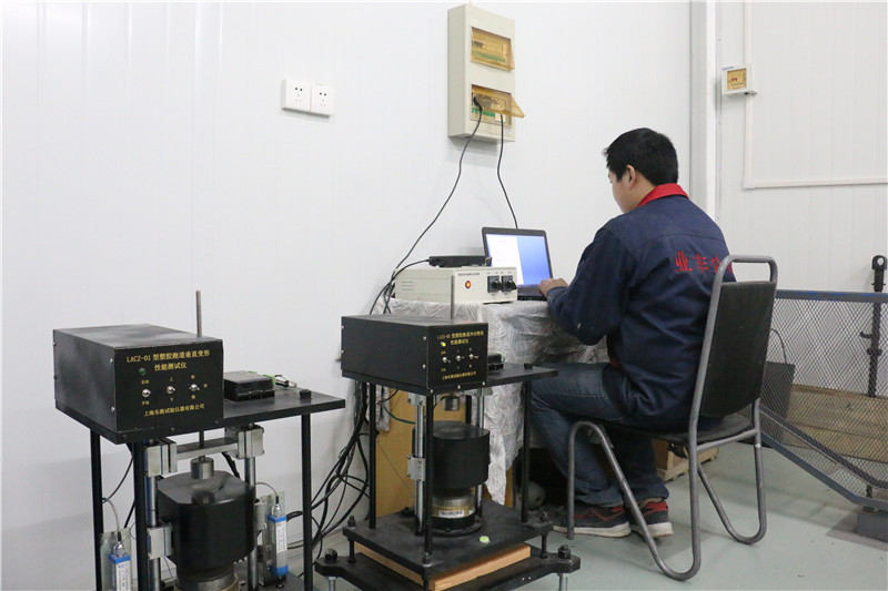 塑膠跑道垂直變形、沖擊吸收檢測(cè)