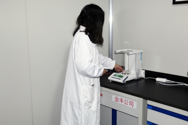 十萬分之一天平室